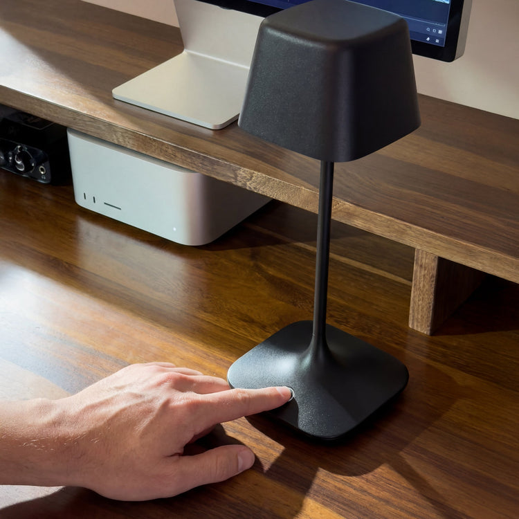 Desky Cube kabellose Schreibtischlampe