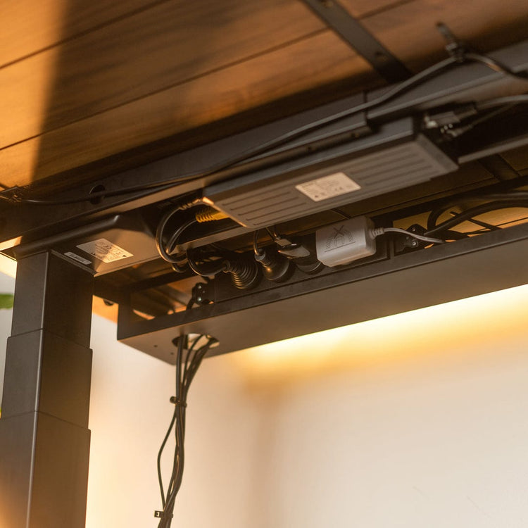 Desky Integrierte Kabel- & Stromführung Mattschwarz -Desky®