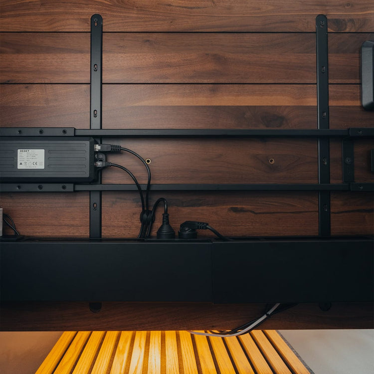 Desky Integrierter Kabel- und Stromkanal